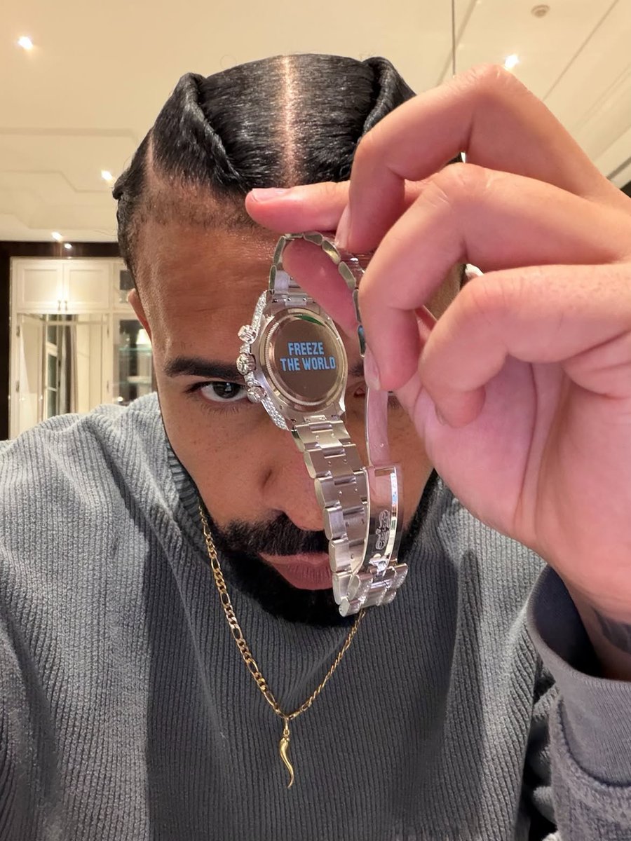 JustFreshKicks's tweet photo. Rolex made Drake a special 1-of-1 ICEMAN watch 🥶 https://t.co/4lFKhFKha9