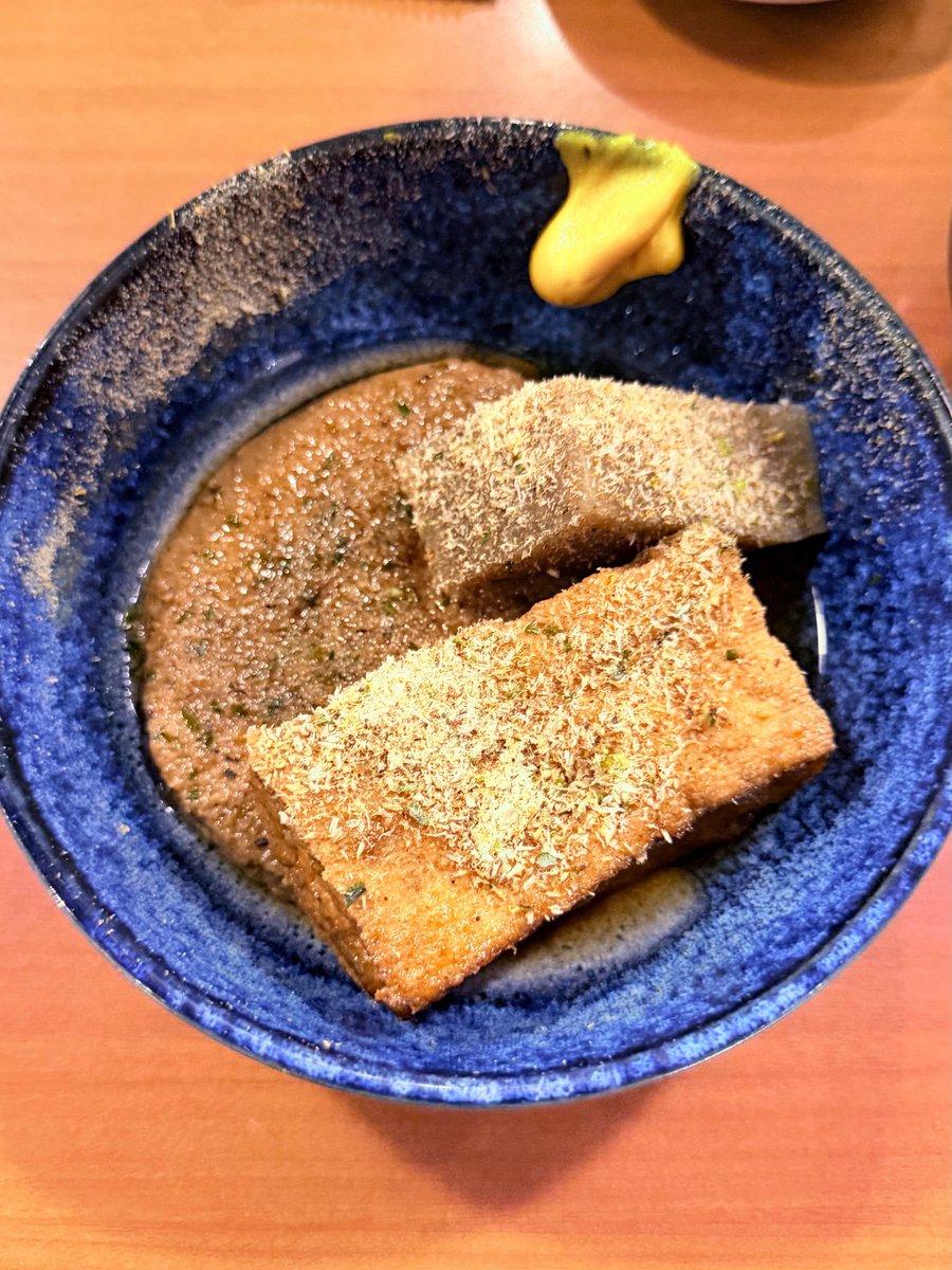 Yu_86R's tweet photo. 出遅れた上ノープランで有名店をうろうろしてたら、さわやかでもなく、浜松餃子でもなく、うなぎでもなく、静岡おでん食べてます(完全に餃子の口だった、、、ご当地カロリーは摂取できたので)
#ギャンパレ浜松 https://t.co/rrGwDHu6TG
