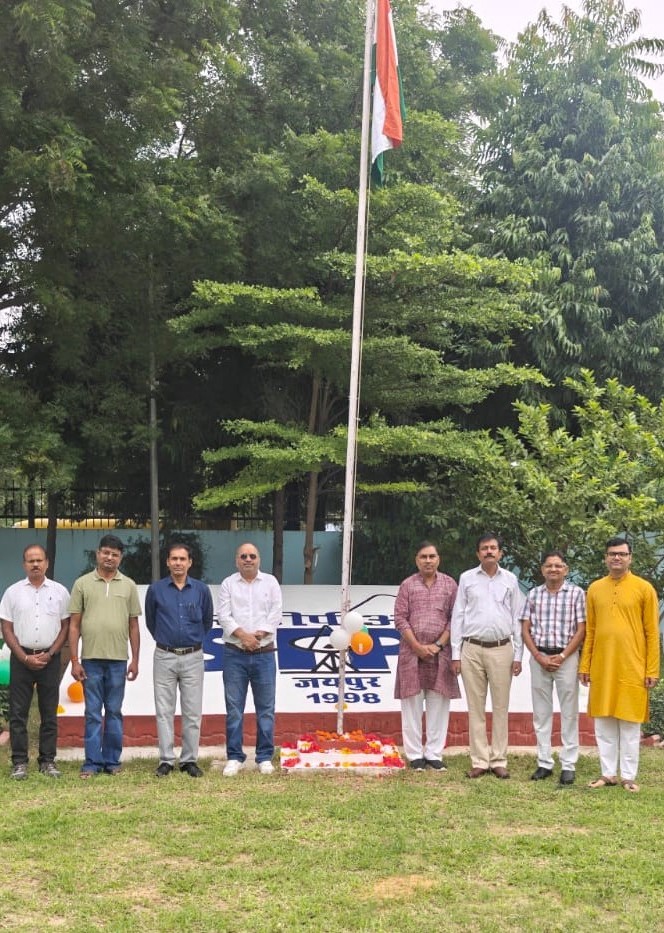 StpiJpr's tweet photo. वंदे मातरम्! 🇮🇳 

🇮🇳 80वें स्वतंत्रता दिवस की आप सभी को हार्दिक शुभकामनाएं!   

इस अवसर पर  एसटीपीआई जयपुर कार्यालय @StpiJpr में ध्वजारोहण कार्यक्रम का आयोजन किया गया |  जय हिंद ! जय भारत !  
#IndependenceDay #80YearsOfFreedom #STPIINDIA
@stpiindia
@arvindtw
@er_ashokg https://t.co/atvIzzUS3H