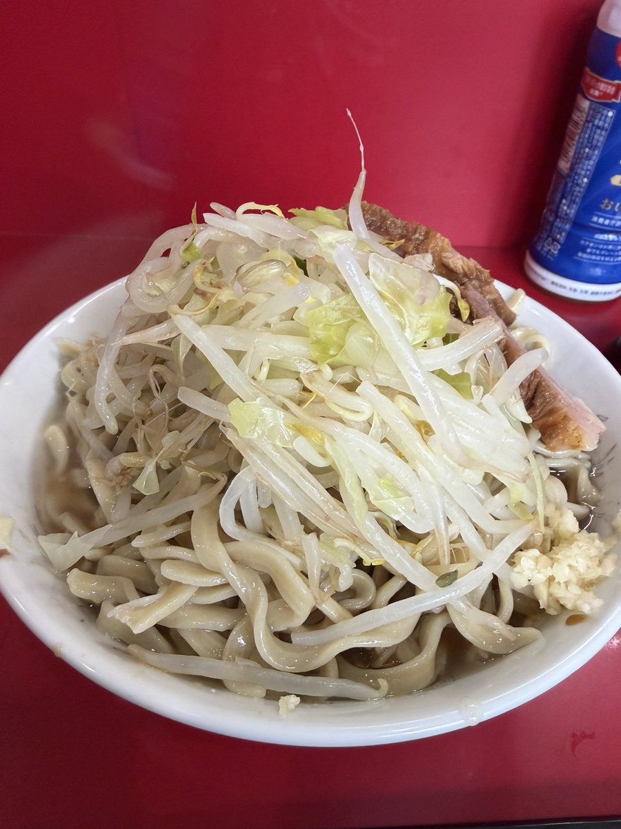 RK50989550's tweet photo. ラーメン二郎生田駅前店
冷やしﾆﾝﾆｸｽｺｼ

12:47接続待ち34人
13:58着丼
14:08退店時待ち26人

デフォを食うと決めていたのに気がついたら冷やし食ってた。。。😂
まあ夏もそろそろ終わるし今しか食えないから良しとしよう⭐️
本日も美味かった！！！

ご馳走様でした！ https://t.co/VSRNYBVLXn