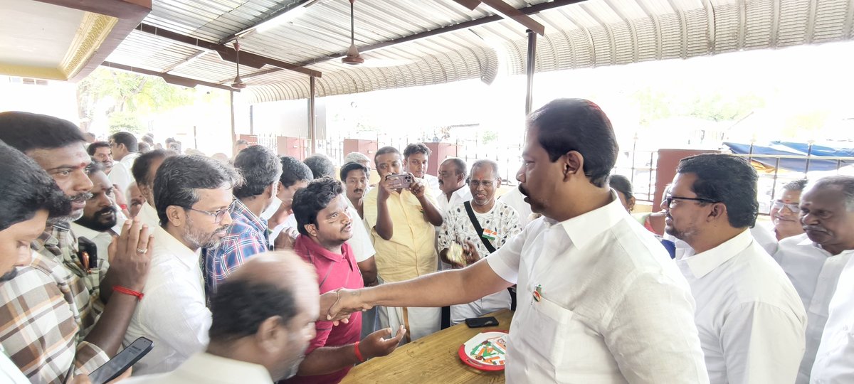 IPSenthil's tweet photo. (15/08/2026)இன்று நம் இந்திய திருநாட்டின் 80வது சுதந்திர தினத்தை முன்னிட்டு நமது திண்டுக்கல் சட்டமன்ற உறுப்பினர் அலுவலகத்தில் மூவர்ணக் கொடி ஏற்றி நாட்டின் ஒற்றுமையையும் தேசப்பற்றையும் வெளிப்படுத்தும் வகையில் பொது மக்களுக்கு இனிப்புகள் வழங்கியபோது.
@mkstalin 
@Udhaystalin 
@IPeriyasamy_ 
@r_sakkarapani