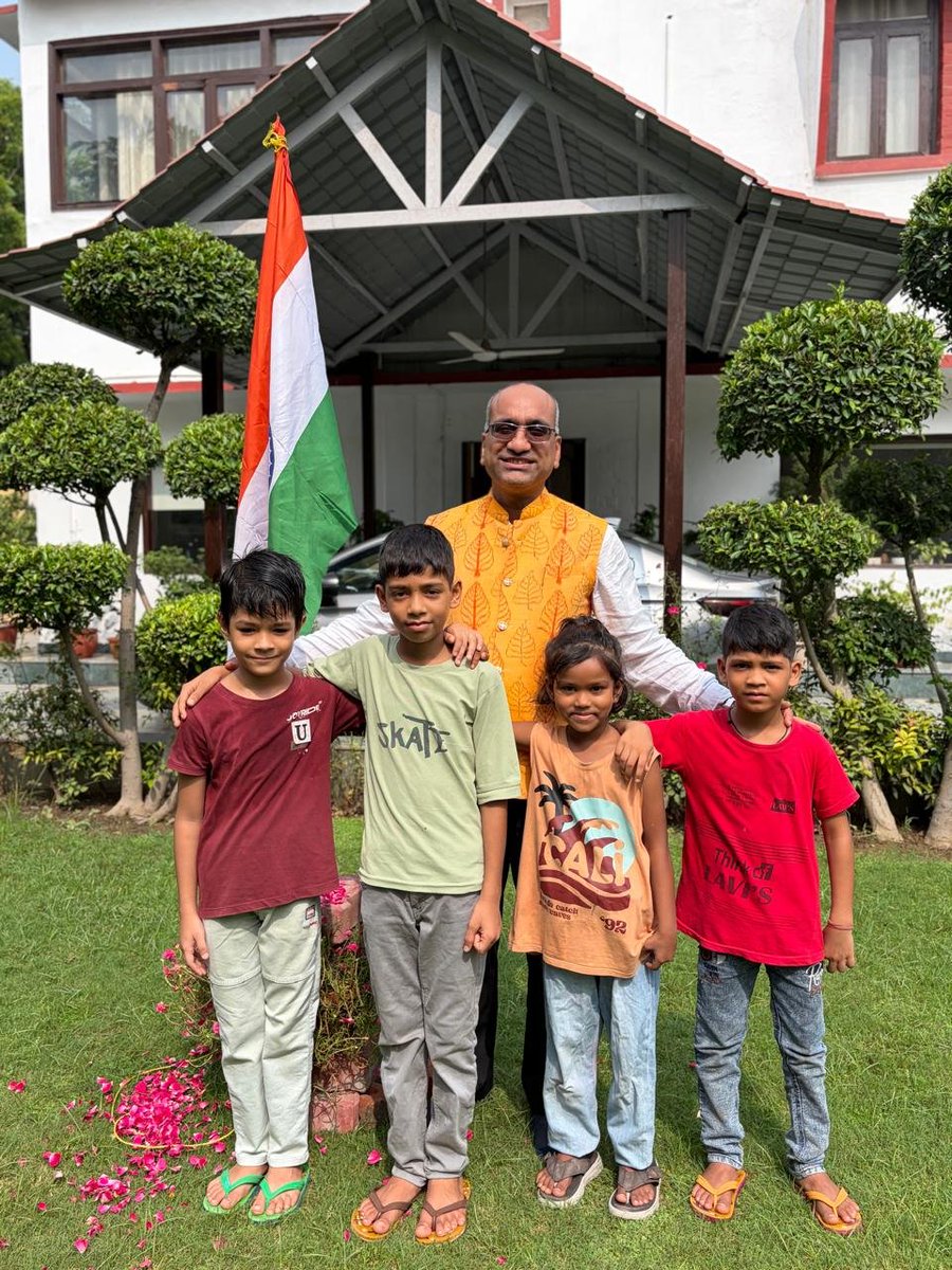 SujeetKOfficial's tweet photo. Unfurling our Tricolor today filled my heart with an emotion words cannot capture. 🇮🇳

Hearing Vande Mataram echo from the Red Fort for the first time since Independence felt like the very soul of India awakening. Today, our nation stands tall, united in purpose as we march boldly toward a Viksit Bharat.

Happy Independence Day! 

Jai Hind! Vande Mataram! 

[Youth, Independence Day, Tricolour, India, JaiHind, VandeMataram, Flag, GenZ]

@PMOIndia @narendramodi