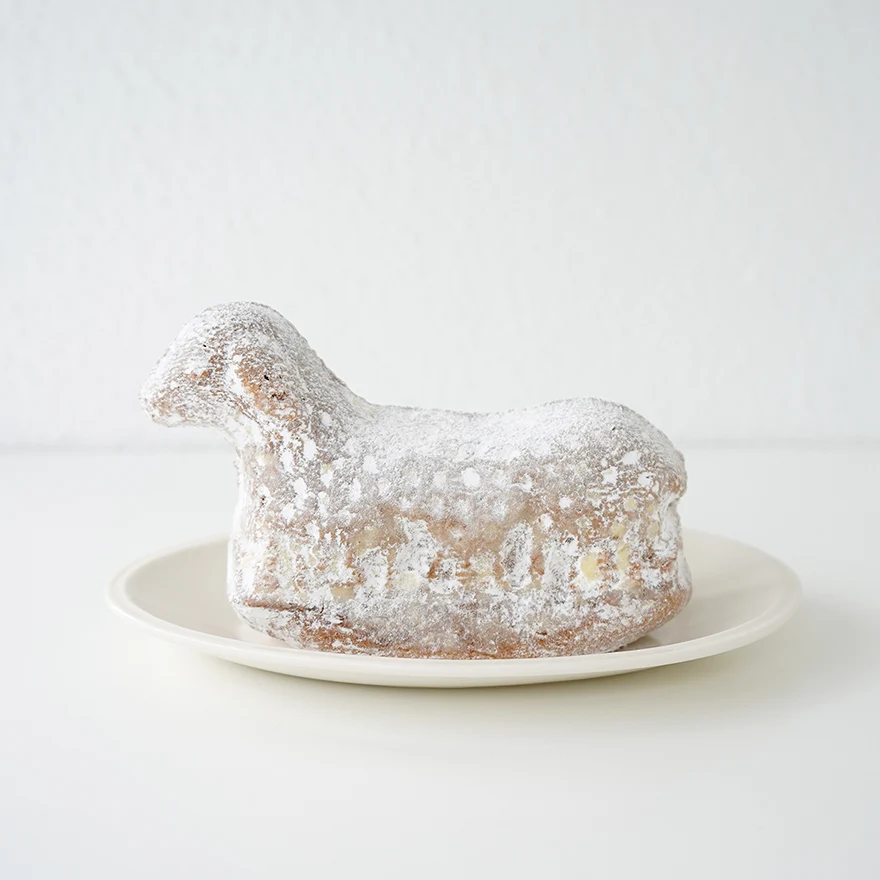 romiunieWebShop's tweet photo. 「カトルカール・アニョー」数匹だけ久々に登場です🐑
お好きな厚さにカットして贅沢におめしあがりください。

素材本来のおいしさを感じるシンプルなケイクです。

https://t.co/xcACWsYBkF https://t.co/WbAiE0YucS