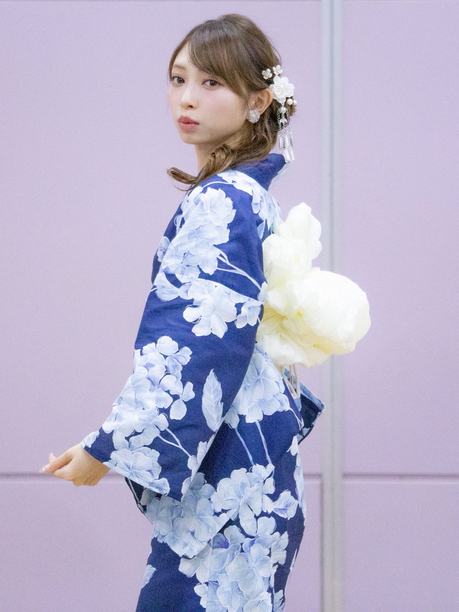 62yryr's tweet photo. 見返り美人 https://t.co/SzUMSjunth
