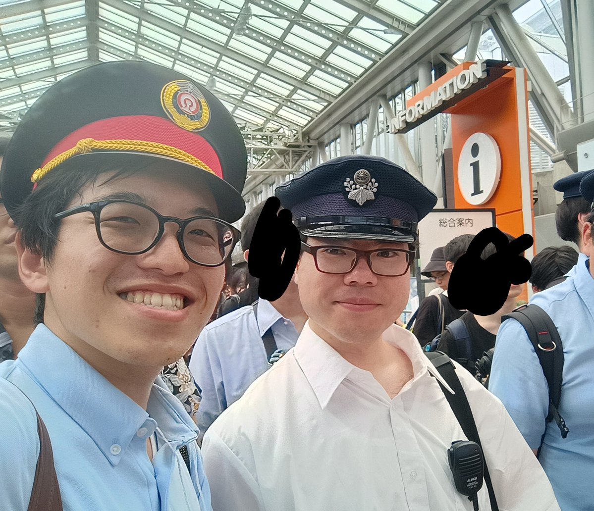 _okka3785's tweet photo. 鉄道好きはなぜか自然と引かれ合うものです(初対面)

#国鉄制服　#有明鉄道管理局　#c108 https://t.co/N3f99rthmT