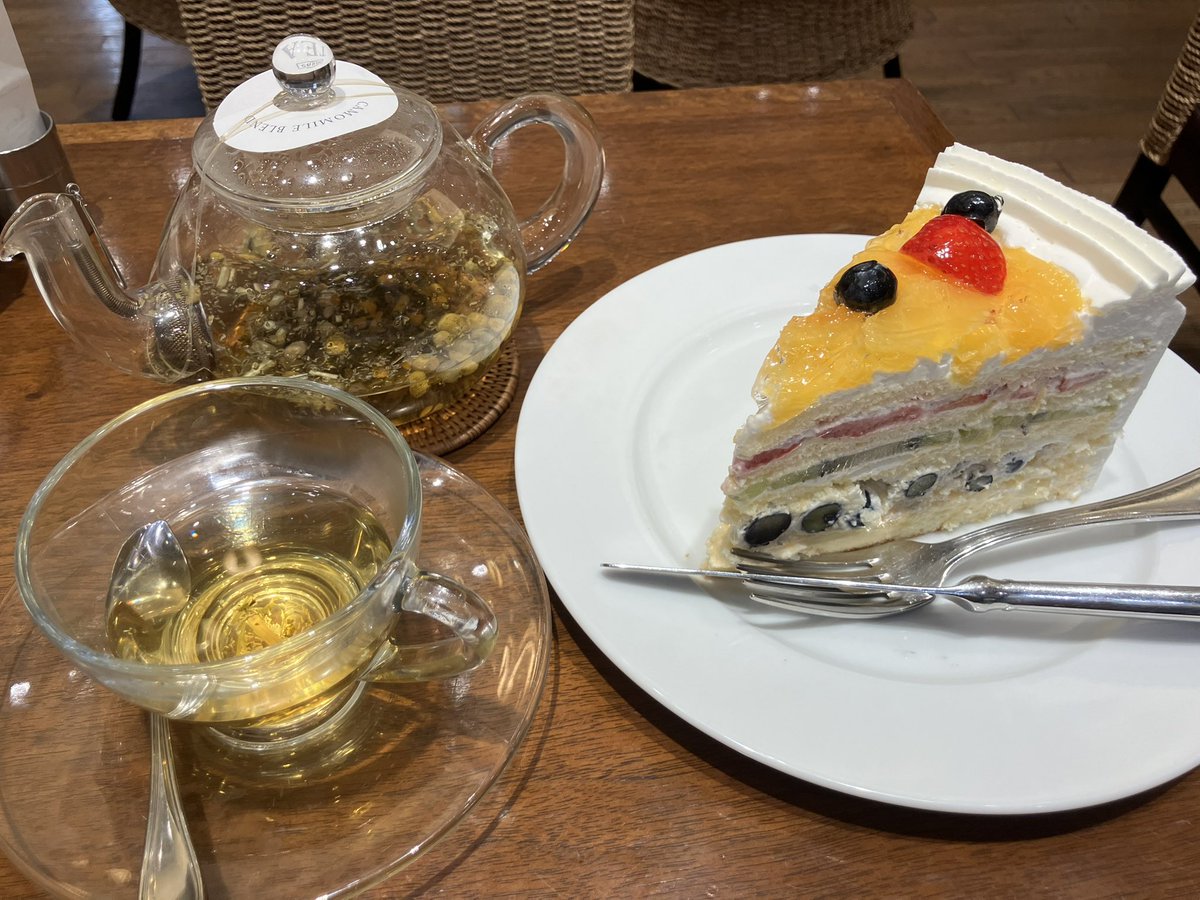 chiha_333's tweet photo. HARBS
念願のイートイン

#ハーブス https://t.co/S50s4UVB5K