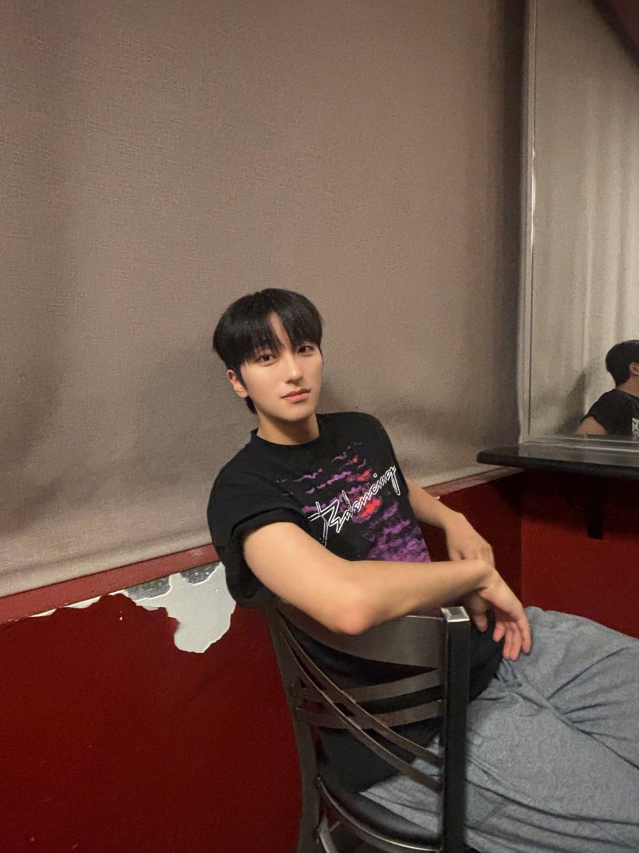 OmegaX_members's tweet photo. [#OX]

thank you Orlando❤️❤️

#OMEGA_X #오메가엑스
#세빈 #SEBIN https://t.co/H2bon0tipq