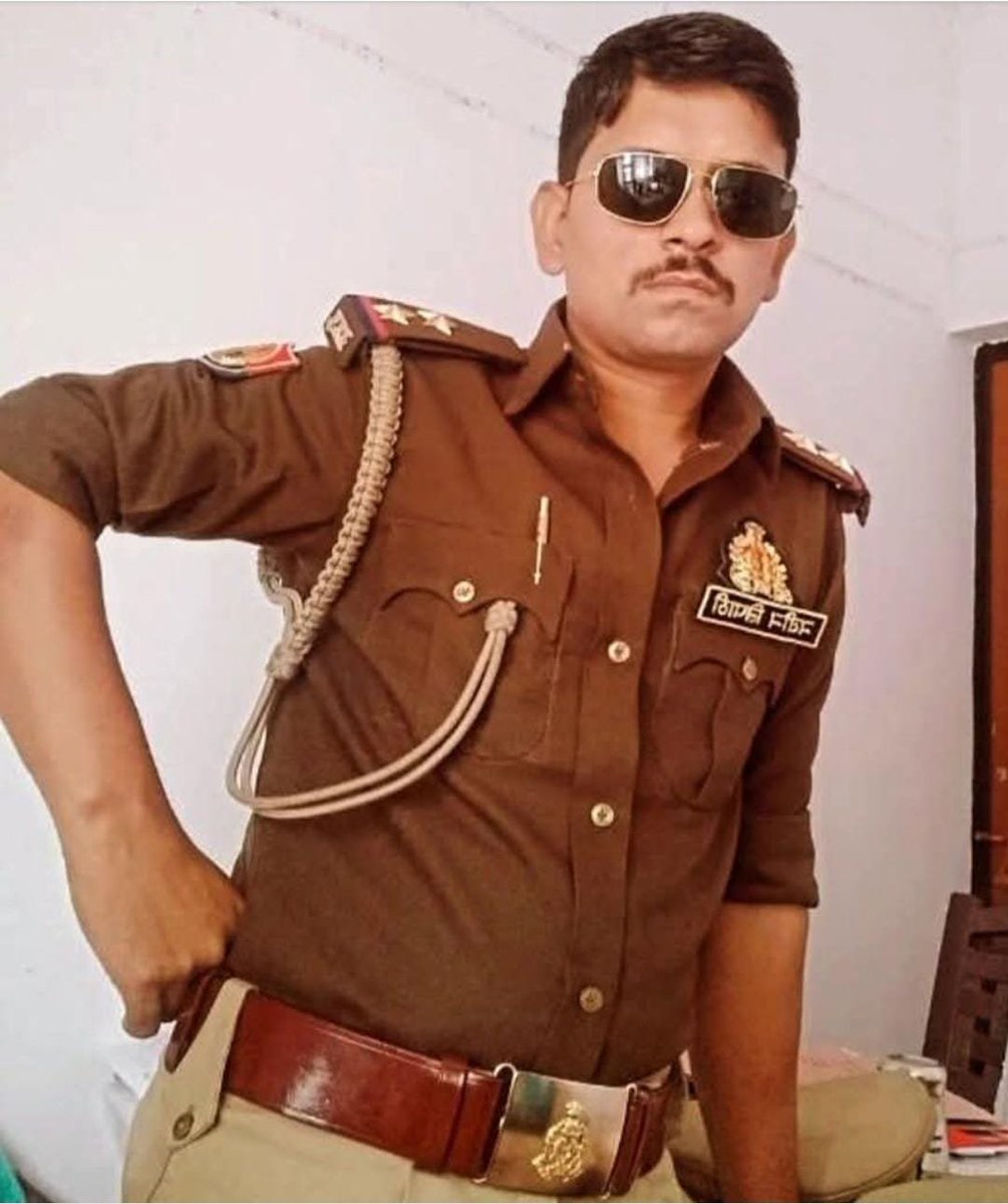bstvlive's tweet photo. हमीरपुर

➡️भारत समाचार की खबर का बड़ा असर
➡️दारोगा नवीन त्रिपाठी पर भ्रष्टाचार का केस दर्ज
➡️जहां थी तैनाती, उसी सदर कोतवाली में मुकदमा
➡️मुकदमे से नाम हटाने के लिए मांगे थे 50,000 रुपये
➡️दो पक्षों के विवाद में उगाही करने की कोशिश
➡️महिला ने 30,000 रुपये नकद और 15,000 रुपये ऑनलाइन दिए
➡️पीड़ित की पत्नी की तहरीर पर एसपी का एक्शन
➡️केस दर्ज होने के बाद से दारोगा नवीन त्रिपाठी फरार

#Breakingnews @hamirpurpolice @Uppolice @ACOUPPolice