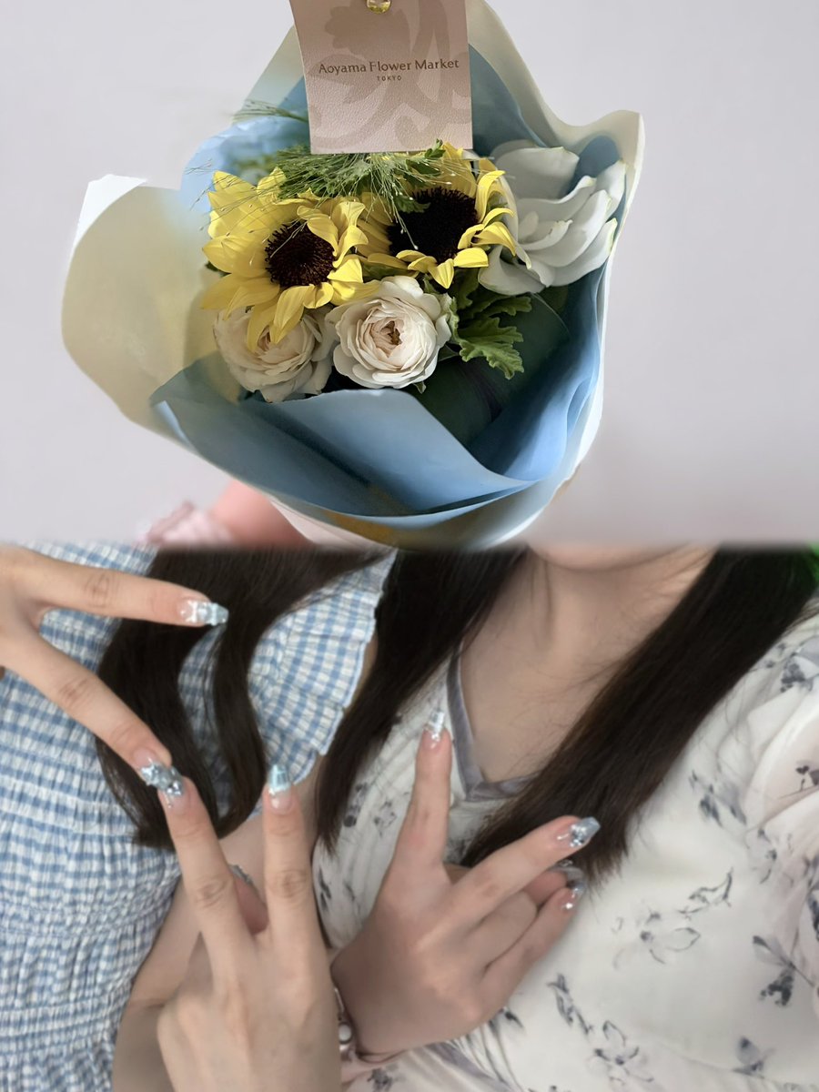 krchan_edm's tweet photo. やまー！参加させてもらった広告を見に行ったよ🌻でっかくてかわいいやまが見られて幸せだったよ🎶やまぬいで写真を撮った📸ちなみに爪お揃いなんだよー🩵🩵🩵
 #やまのいるせいかつ https://t.co/mDPW7kQ4qt