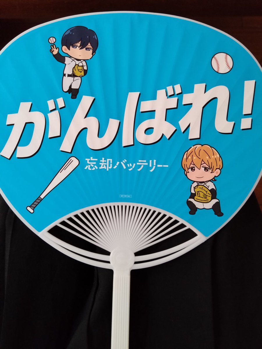tukimi_213's tweet photo. 駅前でうちわ配っている人がいて、なんのだろと思いつつ、暑いし「どうぞー」て差し出されたしでもらったうちわがコレで歓喜した私ww←
表も裏も絵柄好き♥️ https://t.co/KCqU6ycacJ