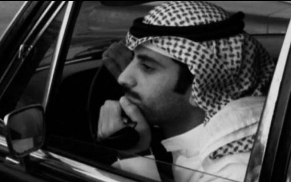 79uor's tweet photo. وتمرك العابرين .. وما تسلم عليك
إلا غريب طوته الأرض . . . بسنينها
 قال انت جالس لحالك تنتظر من يجيك ؟ قلت أنتظر نفسي اللي ما عَرف وينها 

#سعد_علوش https://t.co/Nbxcvqg0Gu