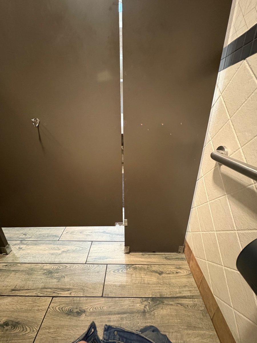 Ruff_Roxicodone's tweet photo. I hate male designed bathrooms https://t.co/p3Dsb8UHpa