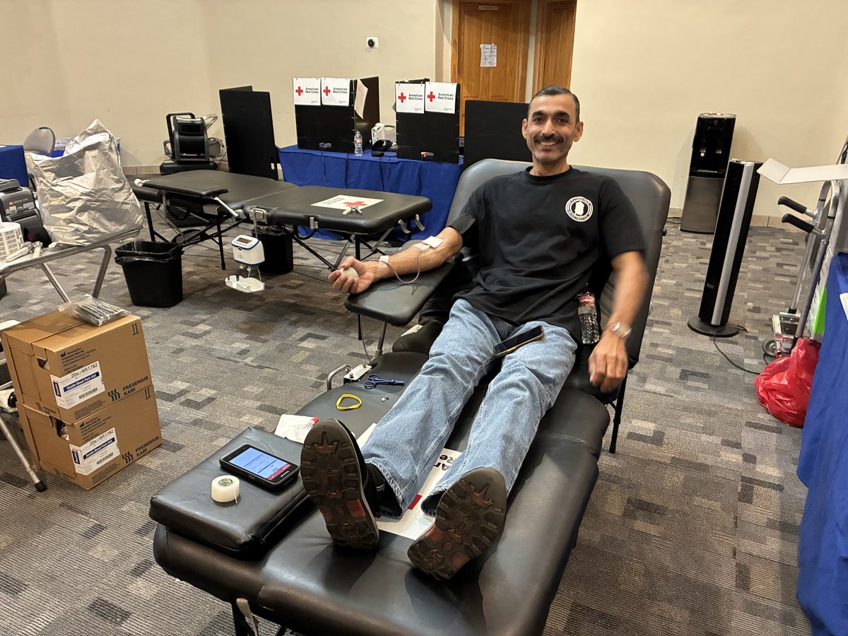 AMCTucson's tweet photo. This effort was organized under our national Muslims for Life campaign, which operates with a clear, singular mission: “The only blood Muslims should shed is to save lives.”
🔗 https://t.co/KGfOVIGmLR
Continued 2/3
#MuslimsForLife @RedCross #Ahmadiyya #SaveLives #BloodDrive https://t.co/3WodBiT5Na