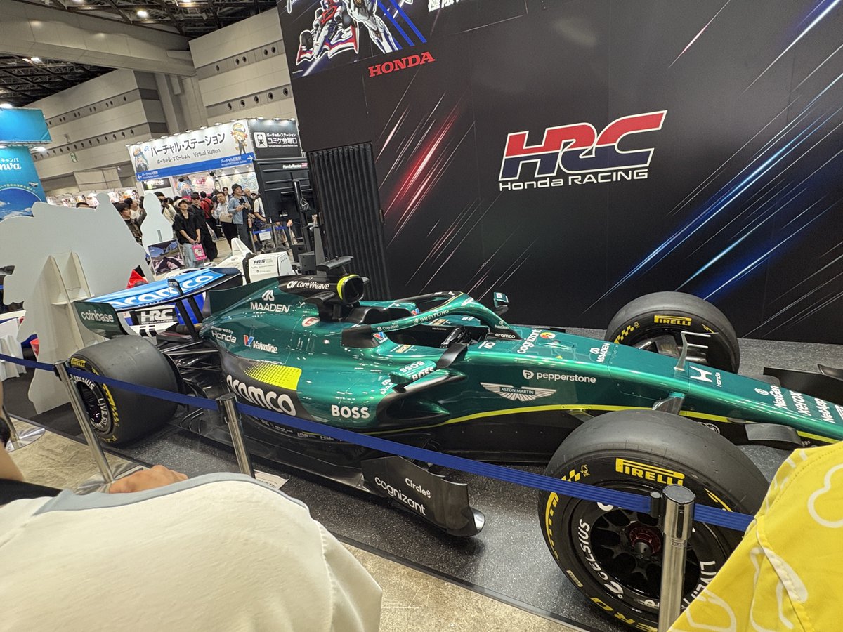 acky_22gamer's tweet photo. F1かっこいい！という事でコミケ1日目終了！ビックサイトの写真撮るの忘れた、、、 https://t.co/VmELT7egzn