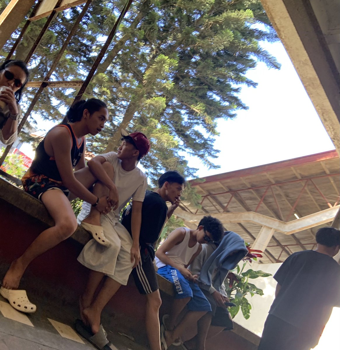 stolenshots25's tweet photo. May mga bagets nakatambay, pa booking kaya mga eto? 😂😁
#stolenshots #boys #shirtlessboy #youngboys #bagets https://t.co/OoqmvG6CY0
