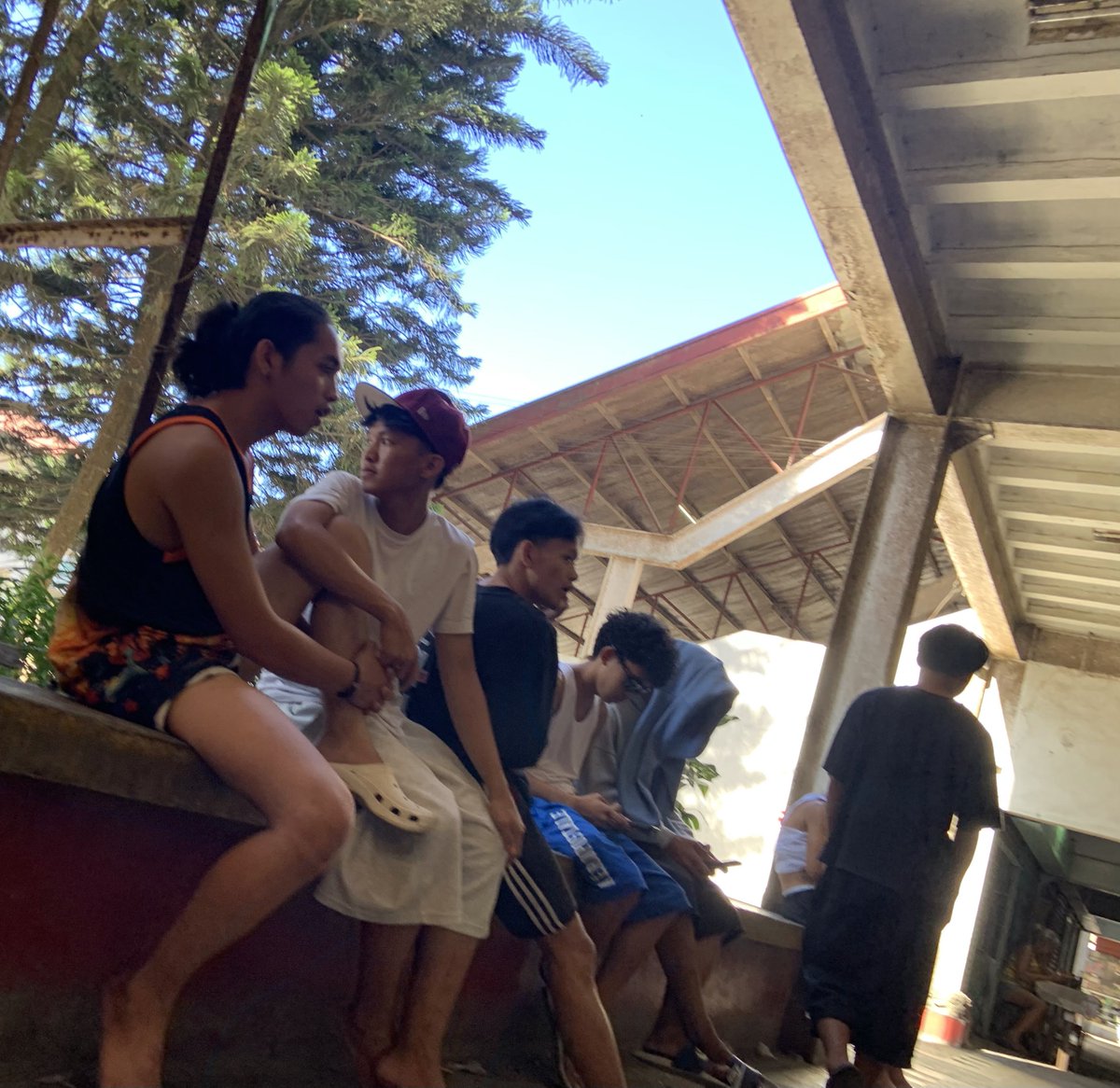 stolenshots25's tweet photo. May mga bagets nakatambay, pa booking kaya mga eto? 😂😁
#stolenshots #boys #shirtlessboy #youngboys #bagets https://t.co/OoqmvG6CY0