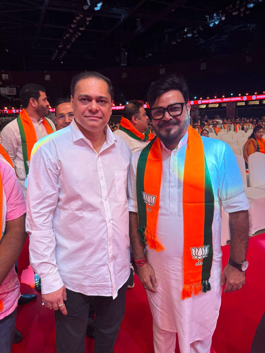 ganeshmpandey's tweet photo. Happiest Birthday to our @BJP4Mumbai President Young and Dashing MLA Shri @AmeetSatam ji God bless u saheb  &amp; all the best for your future endeavours 💐💐💐🎂🎂🎂 https://t.co/GVTqh5XUq6