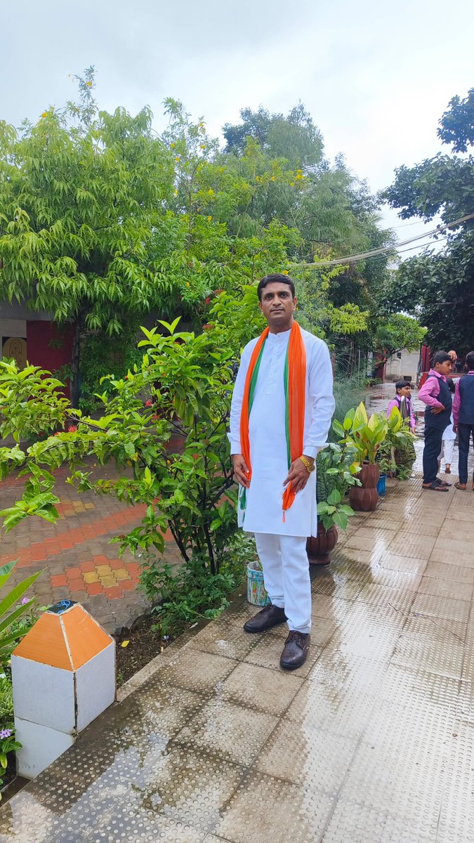 Hitman11212's tweet photo. આજ રોજ ભેસાણ મુકામે પી.એમ. શ્રી સ.વ. પટેલ જીન પ્લોટ પ્રાથમિક શાળા ખાતે ઉપસ્થિત રહી ભારતના 80 માં સ્વાતંત્ર્ય પર્વ દિન નિમિત્તે રાષ્ટ્રધ્વજ ફરકાવવાનો અનેરો અવસર પ્રાપ્ત થયો https://t.co/RYna66ieRG