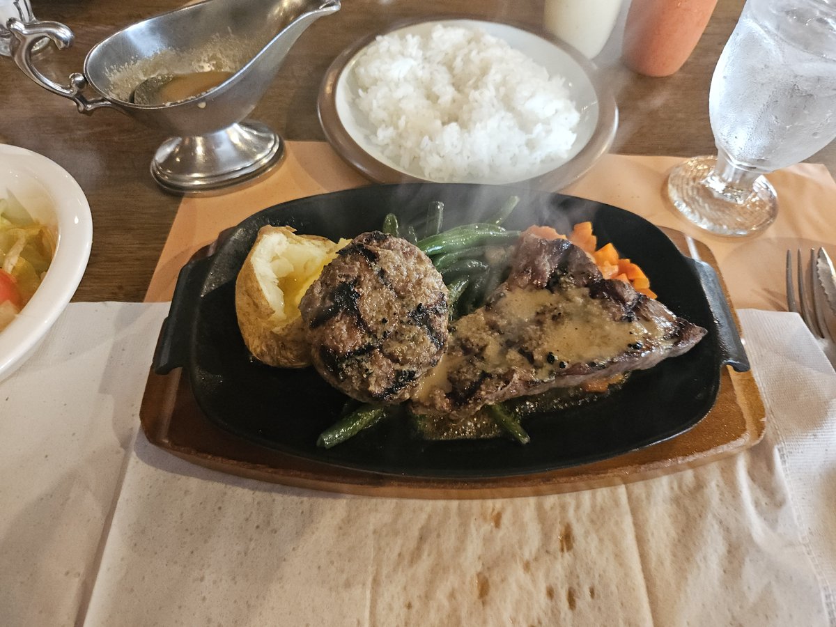 DOSREIJISHISSHO's tweet photo. BigJoe😋

ハンバーグ初めて食べたけど
ウマぁ⤴️ https://t.co/Wo0ITRhShP