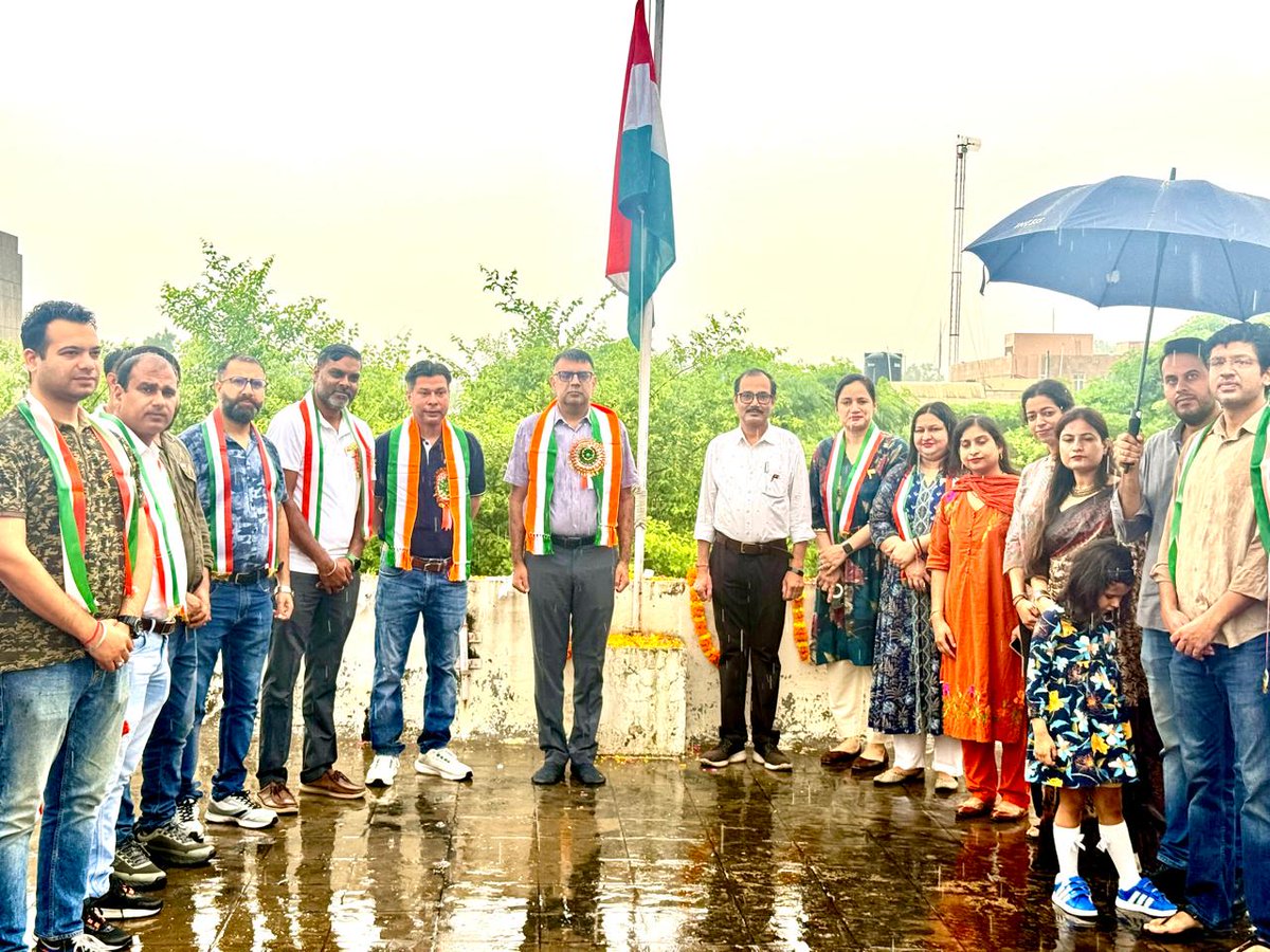 gmfcij's tweet photo. 🇮🇳 80वाँ स्वतंत्रता दिवस | भारतीय खाद्य निगम, क्षेत्रीय कार्यालय, जम्मू 🇮🇳
भारतीय खाद्य निगम, क्षेत्रीय कार्यालय, जम्मू में 80वें स्वतंत्रता दिवस के अवसर पर गरिमापूर्ण ध्वजारोहण समारोह आयोजित किया गया। 🇮🇳

जय हिंद! 🇮🇳 https://t.co/BimzC5R2N1