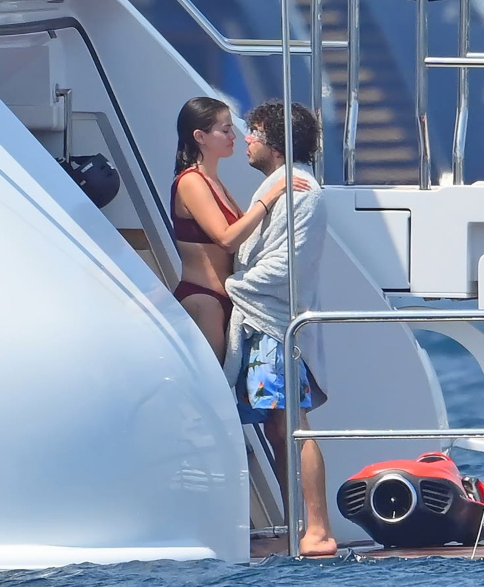 SavageOpal_'s tweet photo. POV: The yacht trip got a little more romantic than expected. 👀 https://t.co/lDny9HVemP