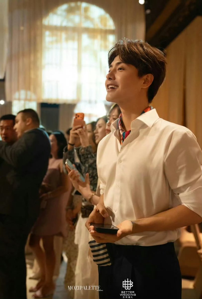 Rayroom4's tweet photo. 🥰 ยัยน้องยิ้มทั้งงานเลย น่ารักมาก
ว่าแต่...ทำไมหลานไม่เรียกลุงหม่า ให้เรียกพี่แทน 😂 จะบร้าา
#馬天宇 #MaTianyu https://t.co/vO2YwKEkj6