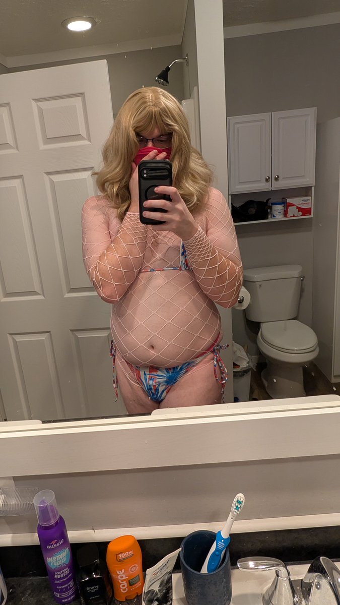 goonedsissy69's tweet photo. I think this outfit looks pretty cute on me don't you? 🤭💛 https://t.co/6imCIC2qDV