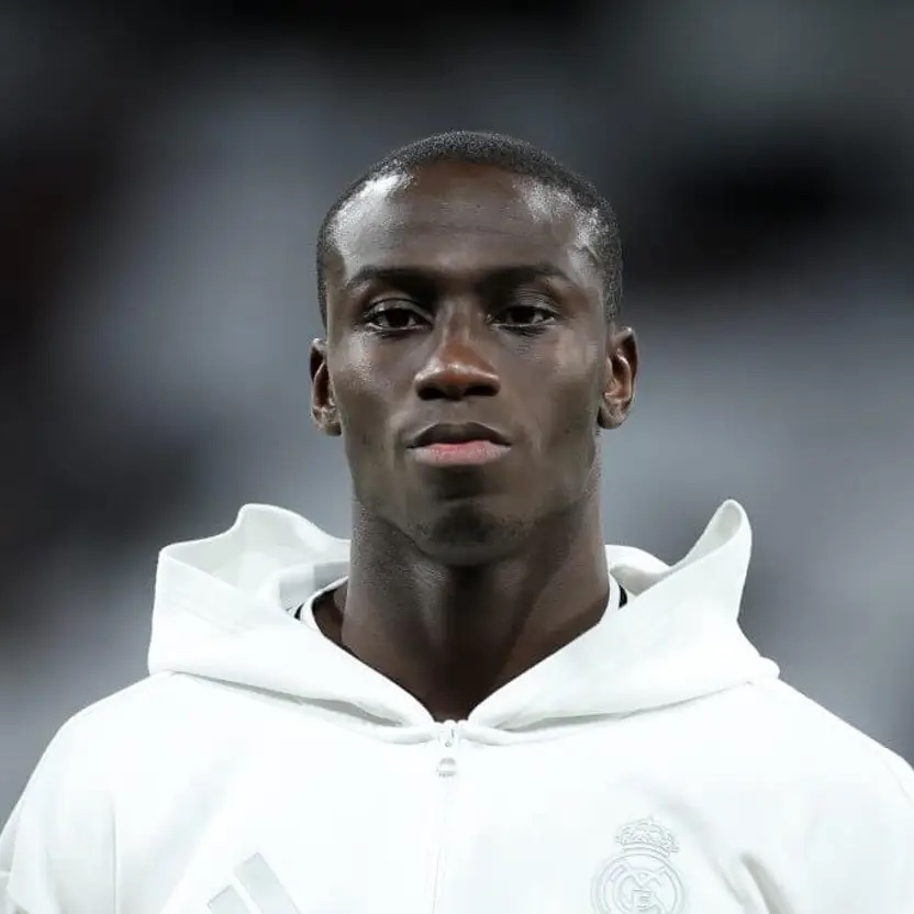 MadridXtra's tweet photo. 🚨 JUST IN: Real Madrid have CHANGED their transfer strategy.

Before this summer, they had not paid a fee for a player OVER 23 since Hazard and Mendy in 2019. @diarioas https://t.co/ug1KZWsadL