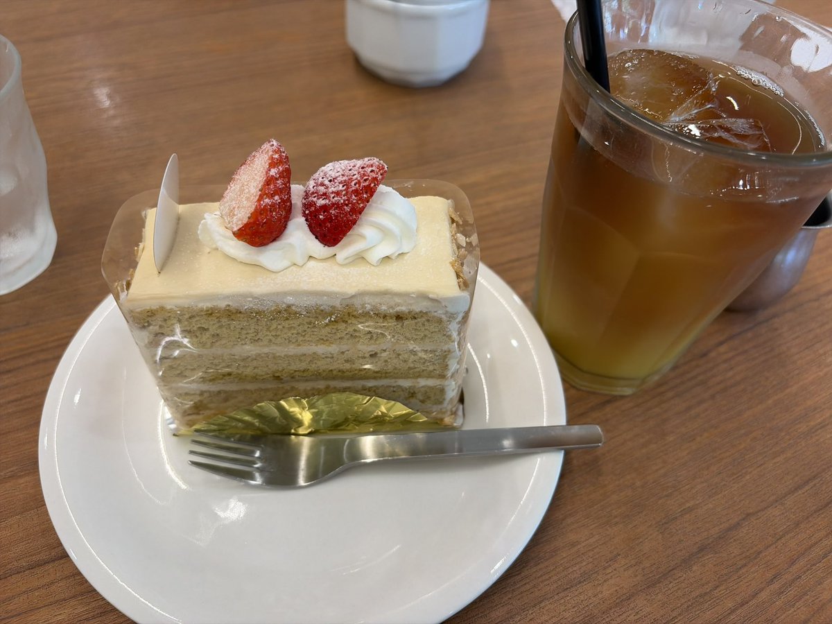 sakura39yo5's tweet photo. 地元で食べたなぁ🍽️🍰 https://t.co/z3GKJzPYdZ