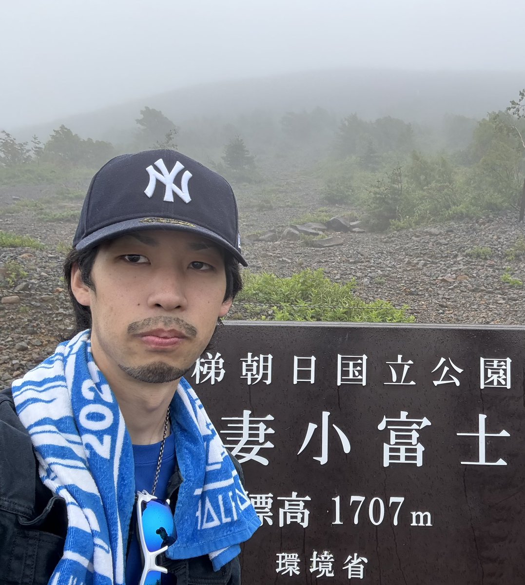 FFKmusichouse's tweet photo. 昨日は高校の友達と毎年恒例の吾妻小富士を登山は台風の影響で雨だったので棄権して写真撮影だけした(笑)
あとは会津若松行ってドライブしてカラオケといつものコンビニの駐車場で雑談して山登りはまた来年やな(´･ω･`)

#RYU_MA
#浄土平
#吾妻小富士
#磐梯吾妻スカイライン https://t.co/2WRGzD7Gyg