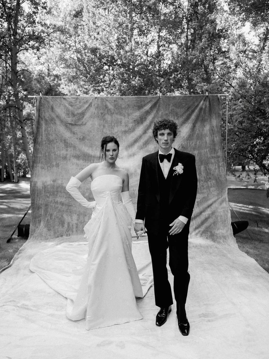 shelikhovskij's tweet photo. Demi Moore and Bruce Willis' youngest daughter, 32-year-old Tallulah Willis, has officially married musician Justin Acey.
Vogue shares beautiful photos from the intimate wedding ceremony, which took place in the Willis family's Idaho backyard on August 8, 2026. https://t.co/7WnIIdQVgu