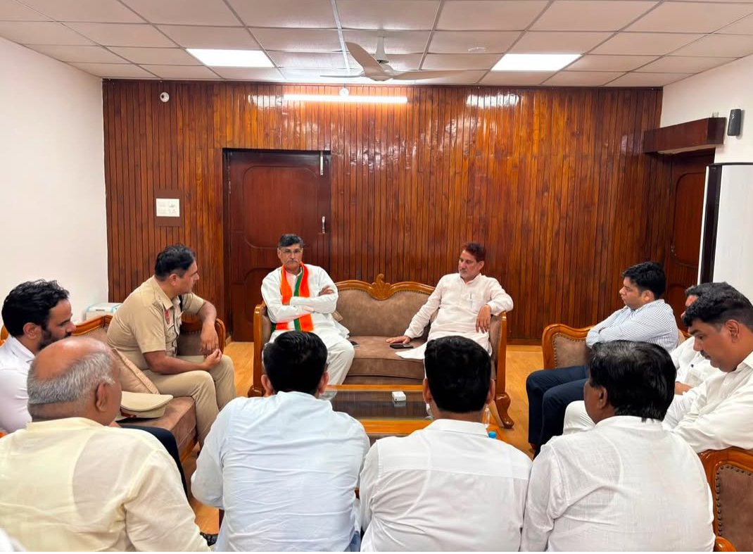 officalbjp4bwn's tweet photo. आदरणीय राज्यसभा सांसद श्री @subhashbrala जी के आज भिवानी आगमन पर उनका आत्मीय स्वा��त एवं अभिनंदन किया। इस अवसर पर उनके मार्गदर्शन एवं स्नेह का लाभ प्राप्त हुआ। उनके आगमन से कार्यकर्ताओं में भी विशेष उत्साह देखने को मिला 

@BJP4Haryana @NayabSainiBJP @cmohry https://t.co/NUZHlssgUm
