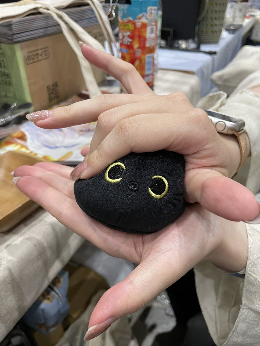 pekechocho's tweet photo. さんかくに握られるおむすび https://t.co/4WXx7oZ1pS