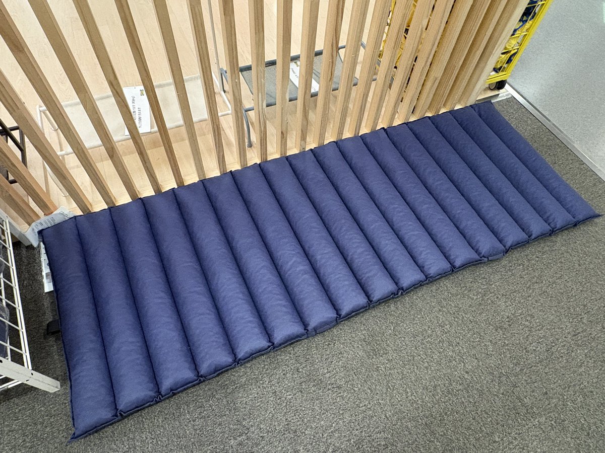 DrumsGyu's tweet photo. ここんとこずっとリビングで寝てる(諸事情)ので、地べたゴロ寝用にIKEAでコイツを購入。睡眠環境すこぶる良くなった。 https://t.co/Npo5FxATDU