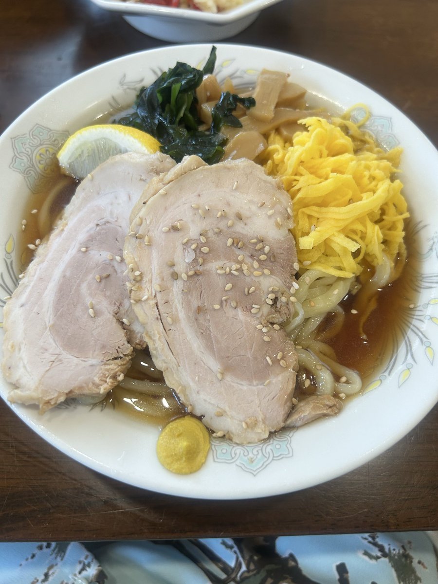 tsuba_Thunders's tweet photo. 人生で初めて冷やし中華をお店で食べた日 https://t.co/zf6fbbsIZd