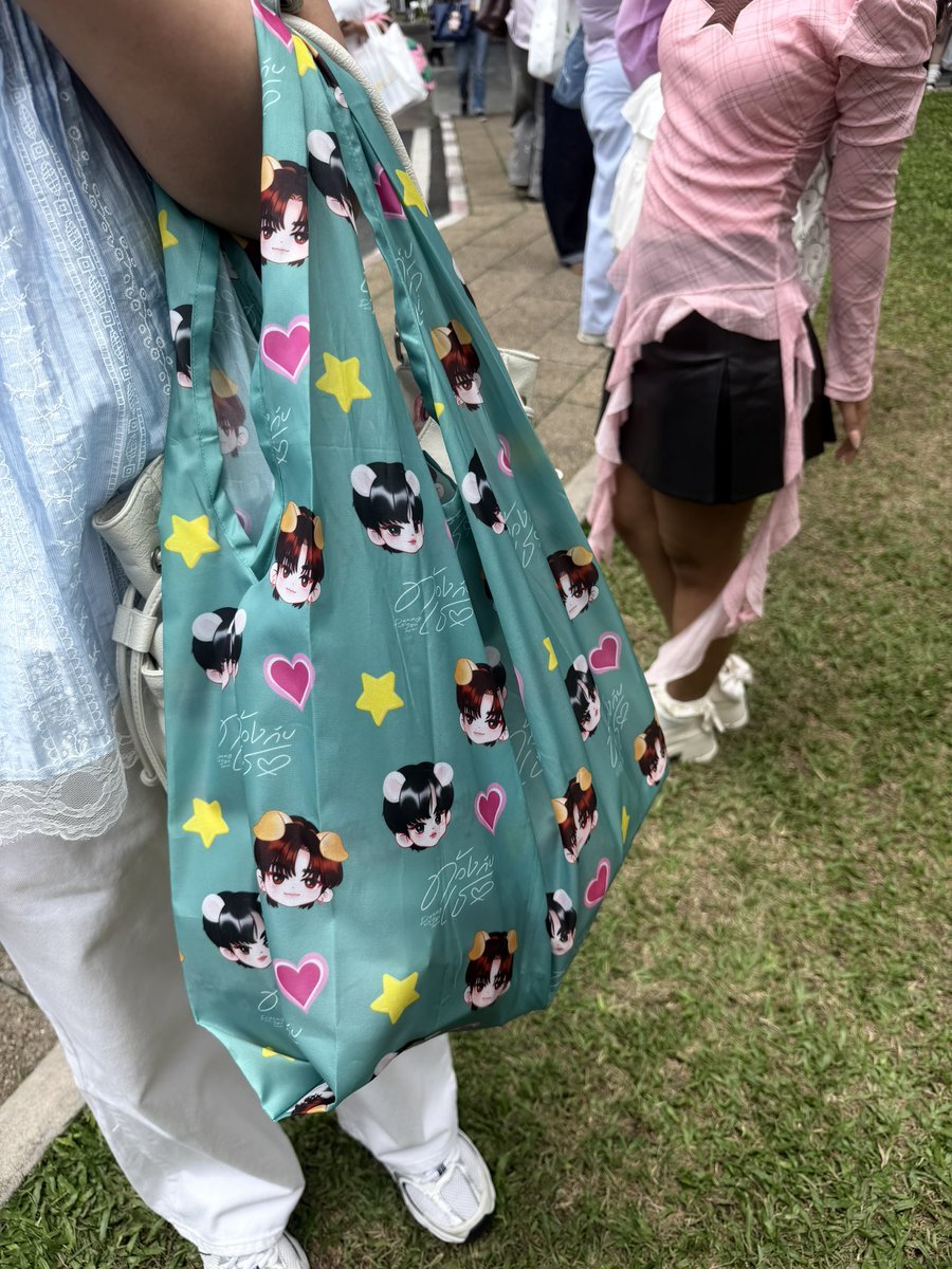 Littlefrogka's tweet photo. ใครเจอถุงน้องด้วงอันนี้เข้ามาสะกิดรับสติกเกอร์ได้เลยน้า #DuangGoRoundConcert https://t.co/39J7UXl6r6