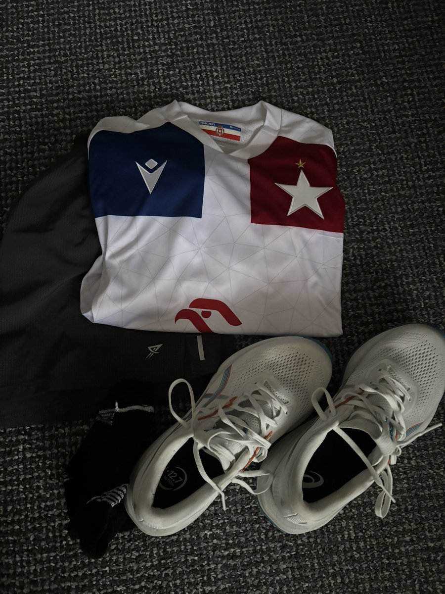 Grzybek82's tweet photo. #Rusz4Litery Ok dziś nocny bieg🏃‍♂️ także muszę być widoczny 😜
@WislaKrakowSA tak może być? 😁😁🔵⚪️🔴 
#RunTheLights #Blackpool https://t.co/YatCo5EUOY
