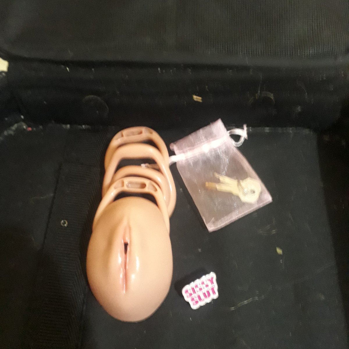 LeslyeLynette's tweet photo. Muchas gracias por el Giveaway @JazYumie_Femboy @DomASMR_ lamento mucho tardar en compartir es un lindo obsequio 
#sissy #chastitycage #nswf https://t.co/OYgq1VeC8N