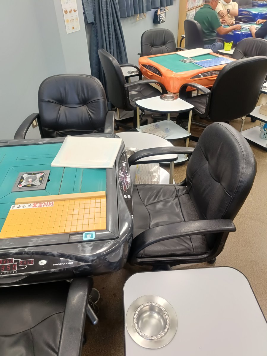 mahjong_enzel's tweet photo. 駐車場完備の雀荘をお探しの方、麻雀エンゼルは最寄りに無料大駐車場を備えてあります🚗🚗🚗

明るい店内、自動配牌卓で快適な麻雀ライフを楽しみましょう🀄️🀄️🀄️✨️
美味しい中華料理店とも直結で、熱々を注文出来ます。

予約はQRコード、HPからカンタンに出来ます。
https://t.co/p7qyzzQ4TY

#駐車場 #麻雀 ＃貸卓