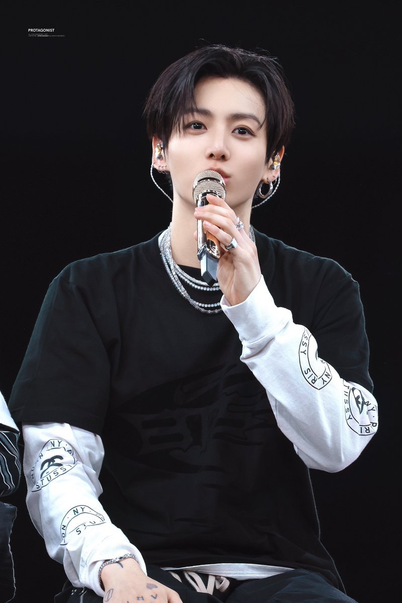 mniJeonKook3's tweet photo. Jungkook is your fevorite? https://t.co/4w42TZsUiK