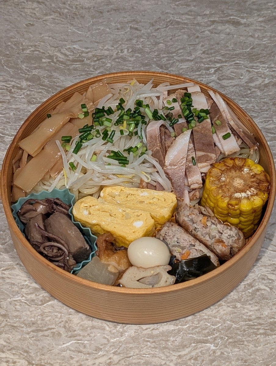 HarumiOhno's tweet photo. 図書館弁。ざるラーメンアゲイン。今回も始めてのつけ汁なのだけれど、どうも魚介ベースの味は苦手だなぁ。(長男は好きな様子)
あと2日で長男の夏休みが終わる。 https://t.co/t5thelSkKH
