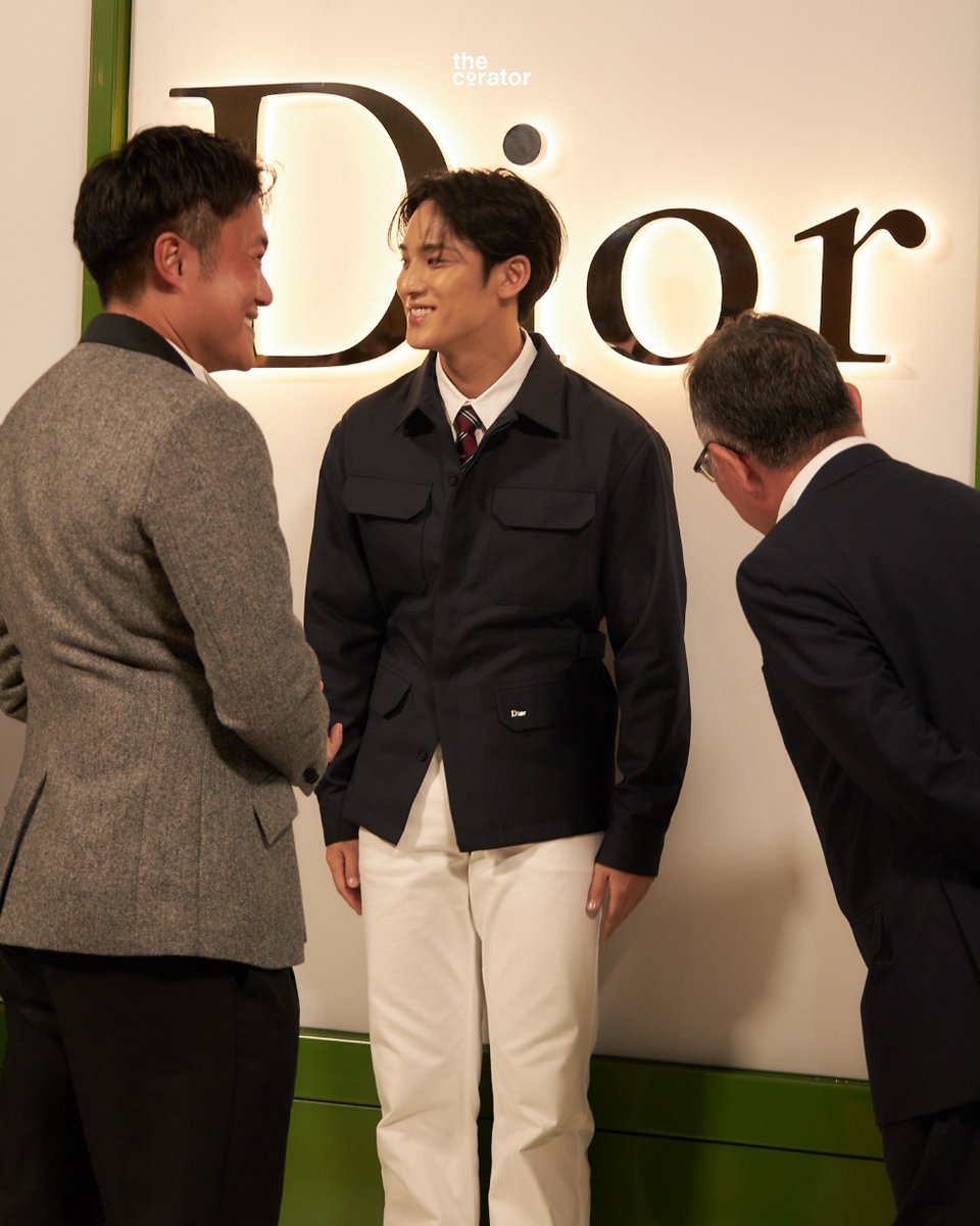 gyumedia's tweet photo. MINGYU AT THE DIOR PLAZA SENAYAN POP-UP #민규 (via the.corator)
🔗 https://t.co/t1ohF0C3ON

MINGYU IN JAKARTA FOR DIOR
#WelcomeToJKT_MINGYU #MINGYUxDior
#MingyuinJKTforDIOR https://t.co/qzq4Hwu21O