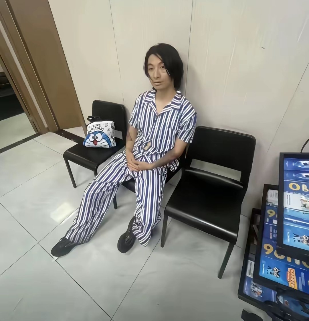 TYknlr's tweet photo. 龙少监狱篇耍起嘛 https://t.co/kHDoy0fNm1