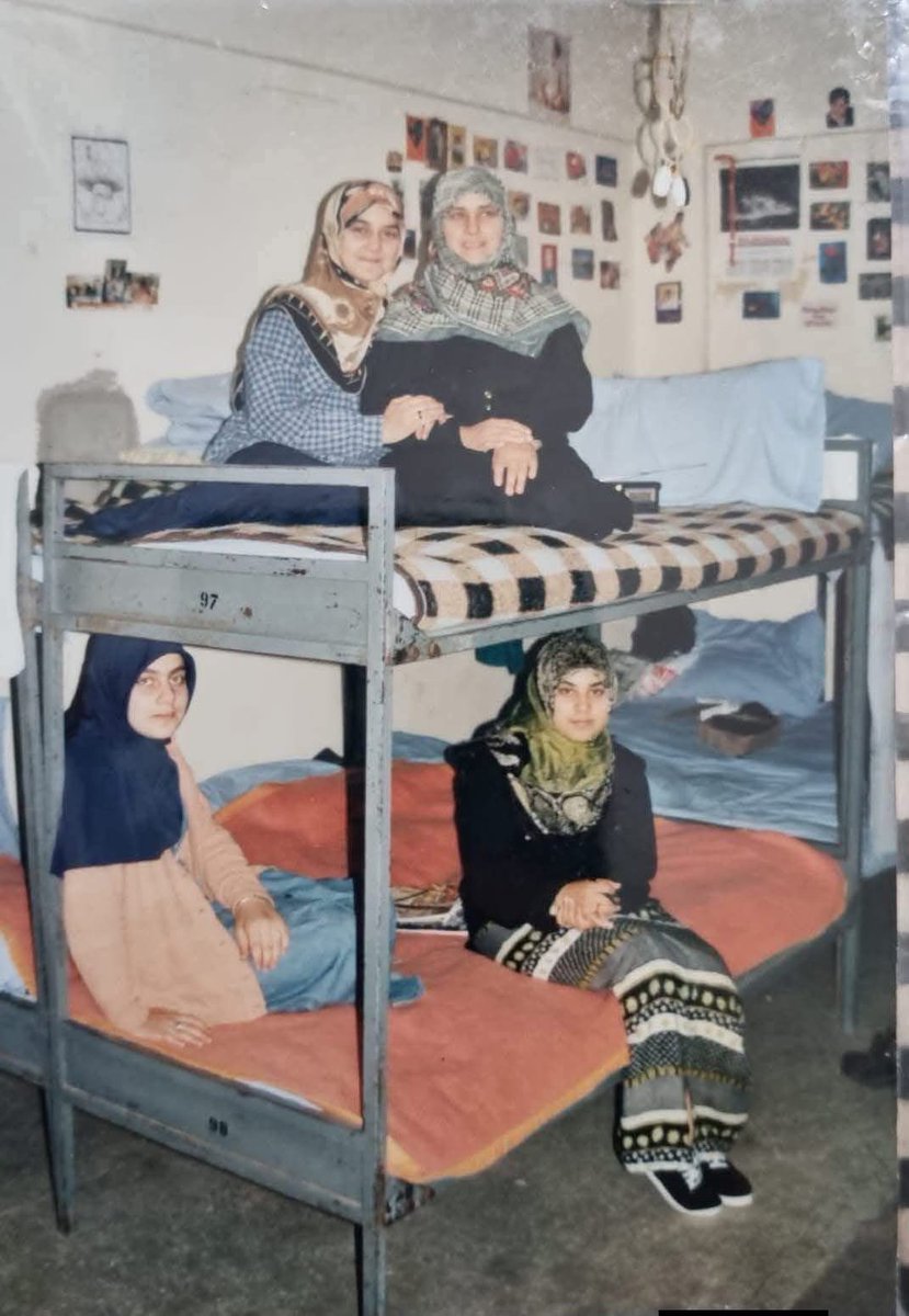 mcobannm's tweet photo. @mehmetmurat1920 @sagcigazete Bu zulüm chp eliyle yapıldı ama. Başörtüsüyle okula geldi diye hapis yattılar. Süleymancılar nedense bunları yapanı destekliyor demek ki hakediyorsunuz. Sizi böyle bu hale sokanlar yaranıyor https://t.co/bkJThBTkdw