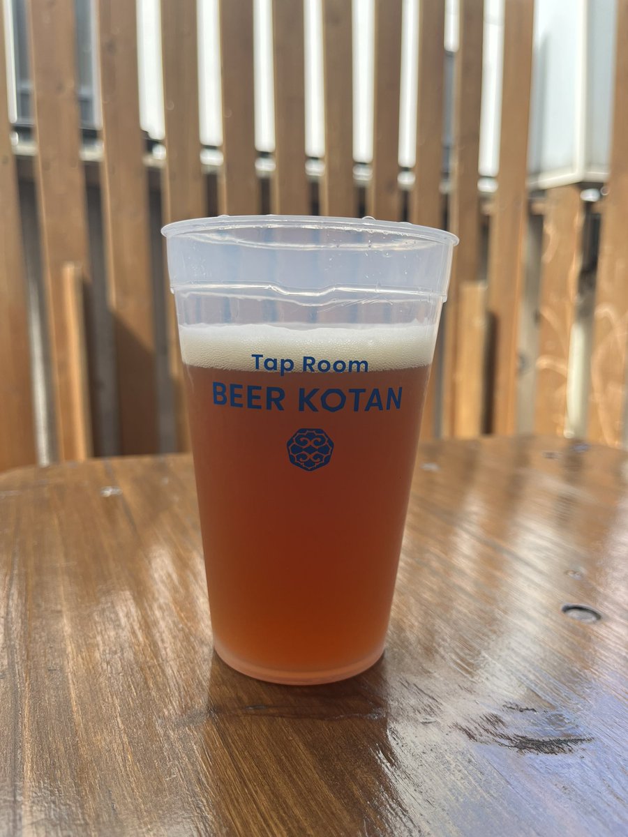 agwna9m's tweet photo. HOP KOTAN   異邦🍺
「ガツンと強めのIPA」の言葉に惹かれて、飲みにきました♪♪
夏なので、テラスでいただきます。
ひと昔前のあれですよ、モルト感ありつつ苦味もしっかり。美味しーい。
これだよこれ。定番化して欲しいな。 https://t.co/UjxieVxCr7