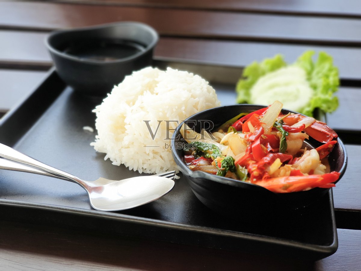 apoc895's tweet photo. Craving bold flavors Try our spicy Thai basil chicken stir-fry—aromatic, fiery, and ready in 15 mins! https://t.co/awmHQlJbin