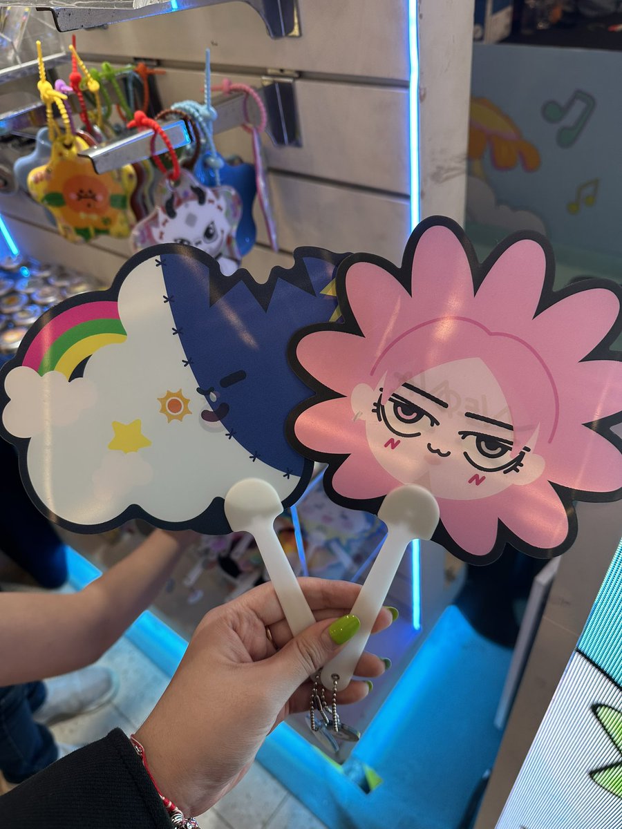 imstay__'s tweet photo. น่ารักจังงงง 

#NEONA #SMYLE https://t.co/eI4lJ1UCWo