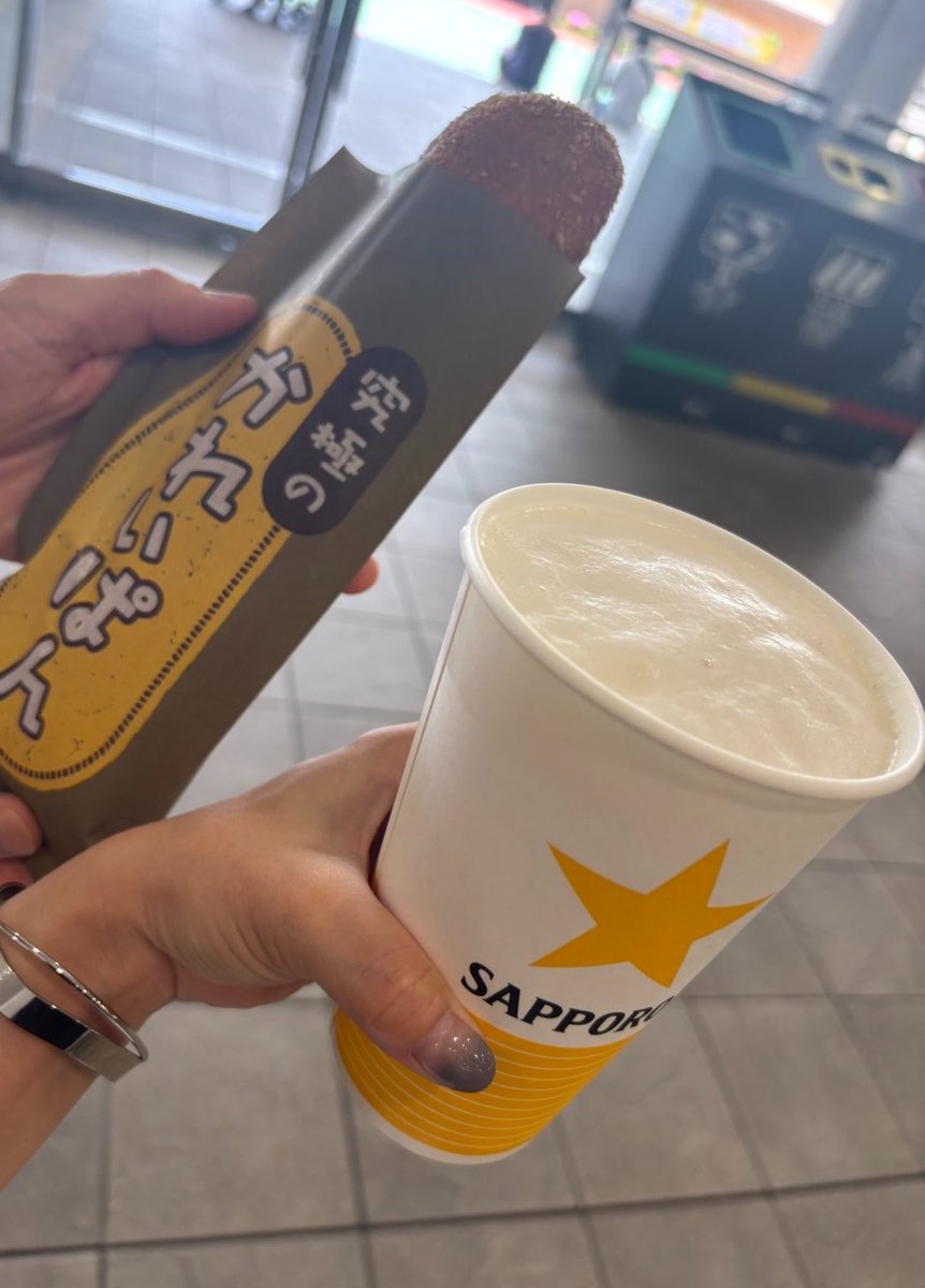 Pocchan7373's tweet photo. オシャレなパン屋でランチ🍷からの競馬デート🍻 https://t.co/5Qve52lrVJ