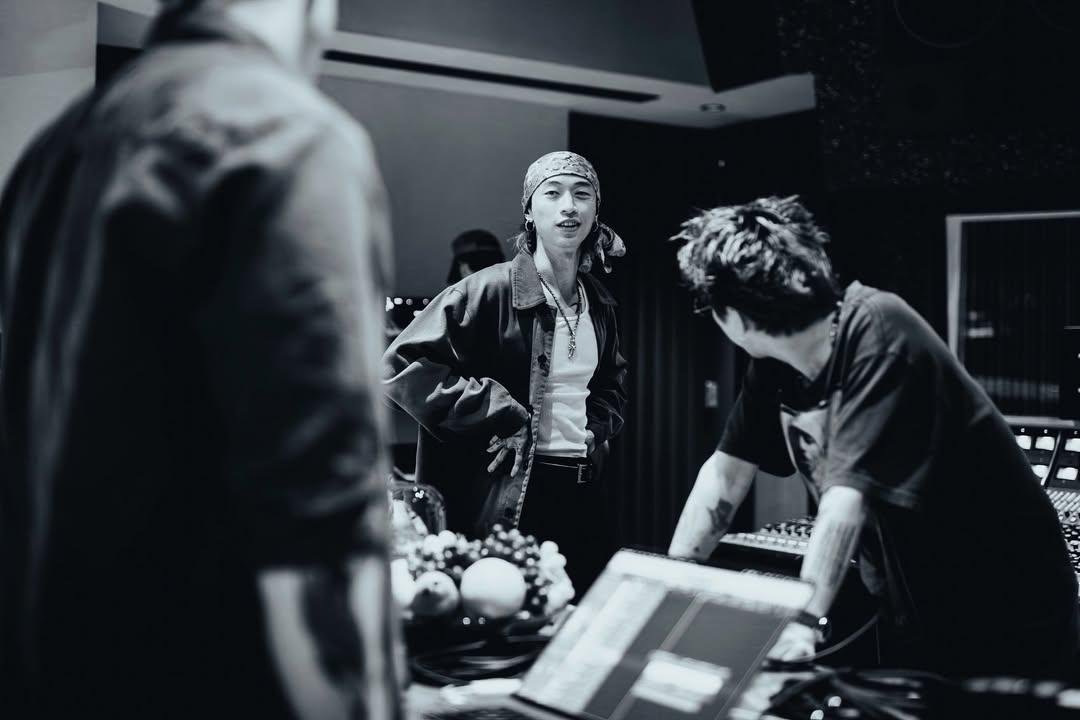shavshavshav's tweet photo. There's something that never been said about these side of Takahiro, something who looks so mature yet so private

Ah is that another fresh collaboration with Keshi, Aniki??

Source: Takahiro's IG feed lensed by yamada_mphoto https://t.co/7tOK0BQoM9