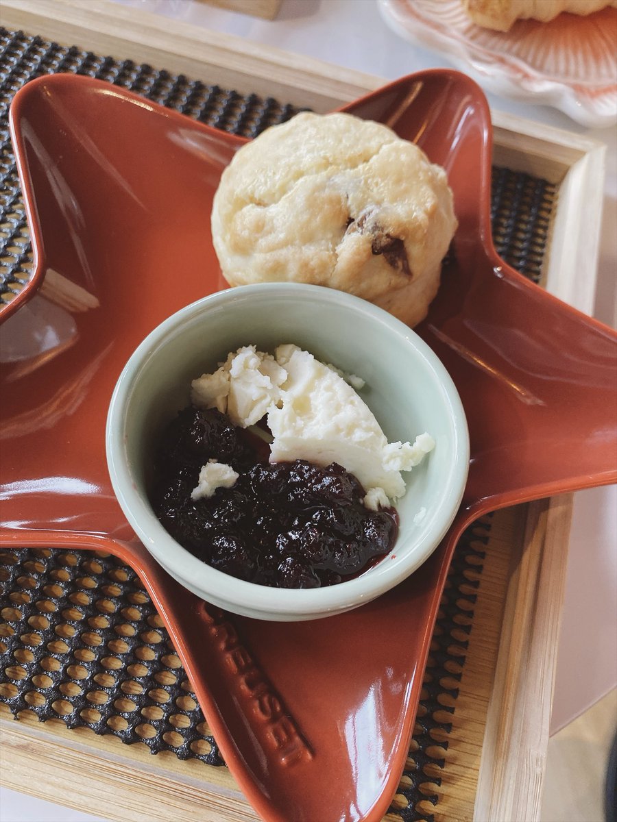 noofames's tweet photo. Found the absolute best scone in town! It’s super flaky and buttery, pairing like a dream with their rich clotted cream and fruit spread. Plus, the cozy cafe vibe makes it 10/10 worth visiting!  🥧🍷 #TheCrimson @peckpalit #เป๊กผลิตโชค  #PeckPaLitChoke https://t.co/NMamJDvztr